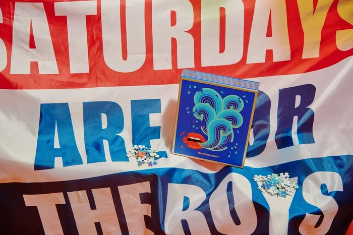 JONATHAN ADLER 750 PIECE LIPS SHAPED PERPLEX